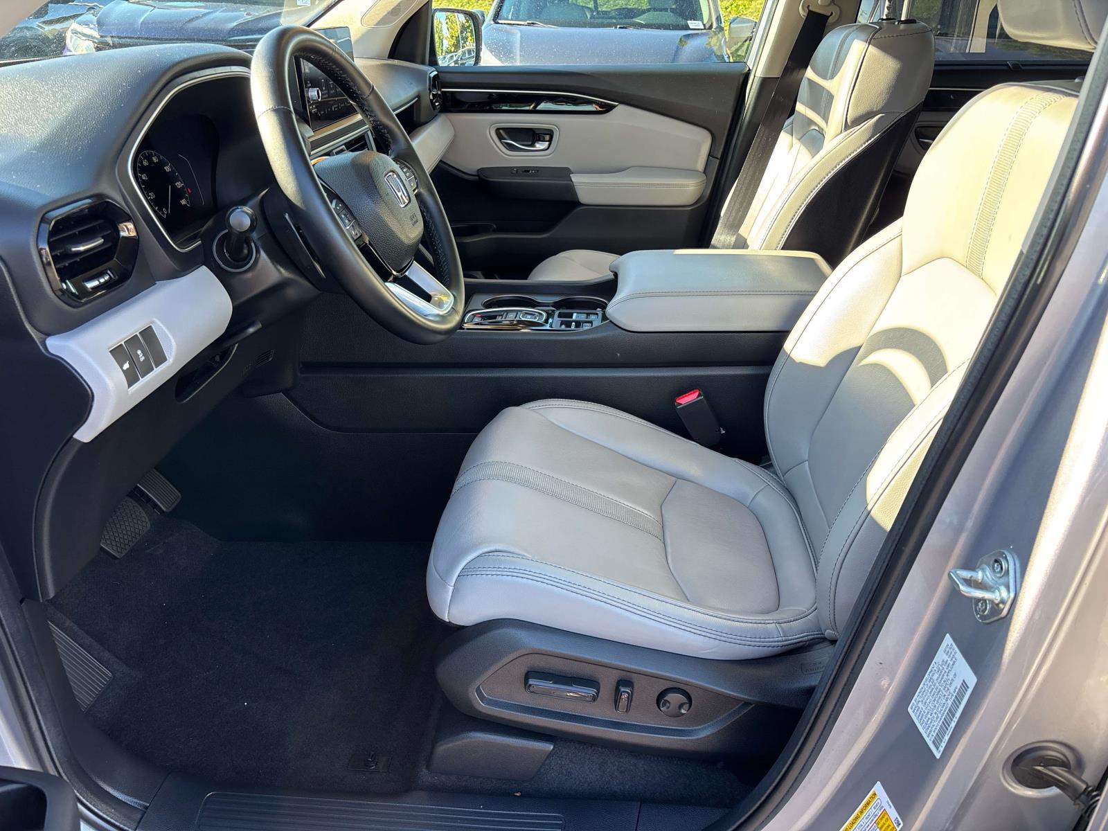 2024 Honda Pilot EX-L - Photo 11