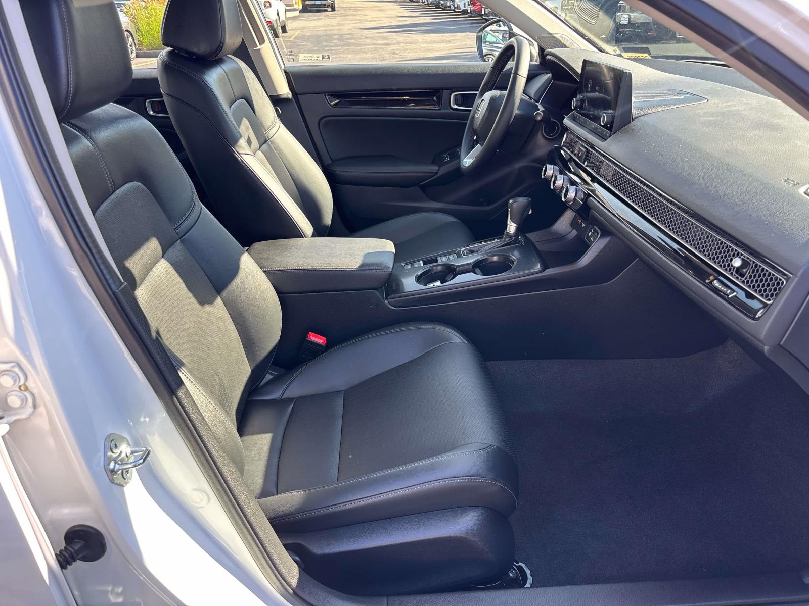 2024 Honda Civic Hatchback EX-L - Photo 18