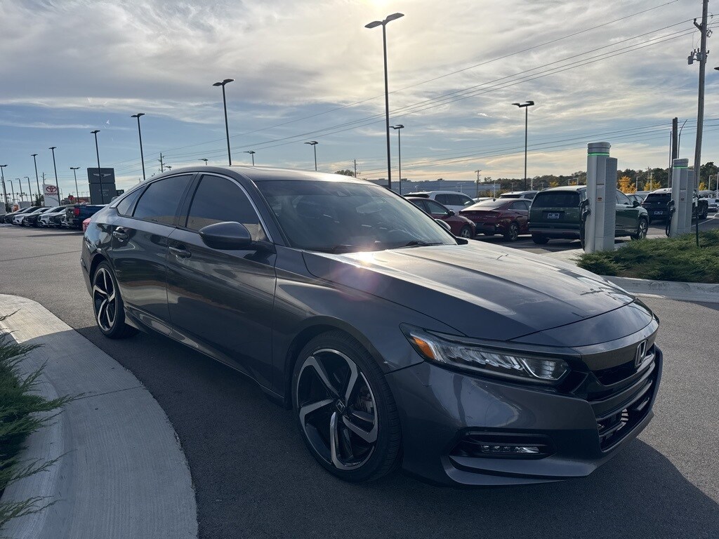 2018 Honda Accord Sport 2.0T photo 3