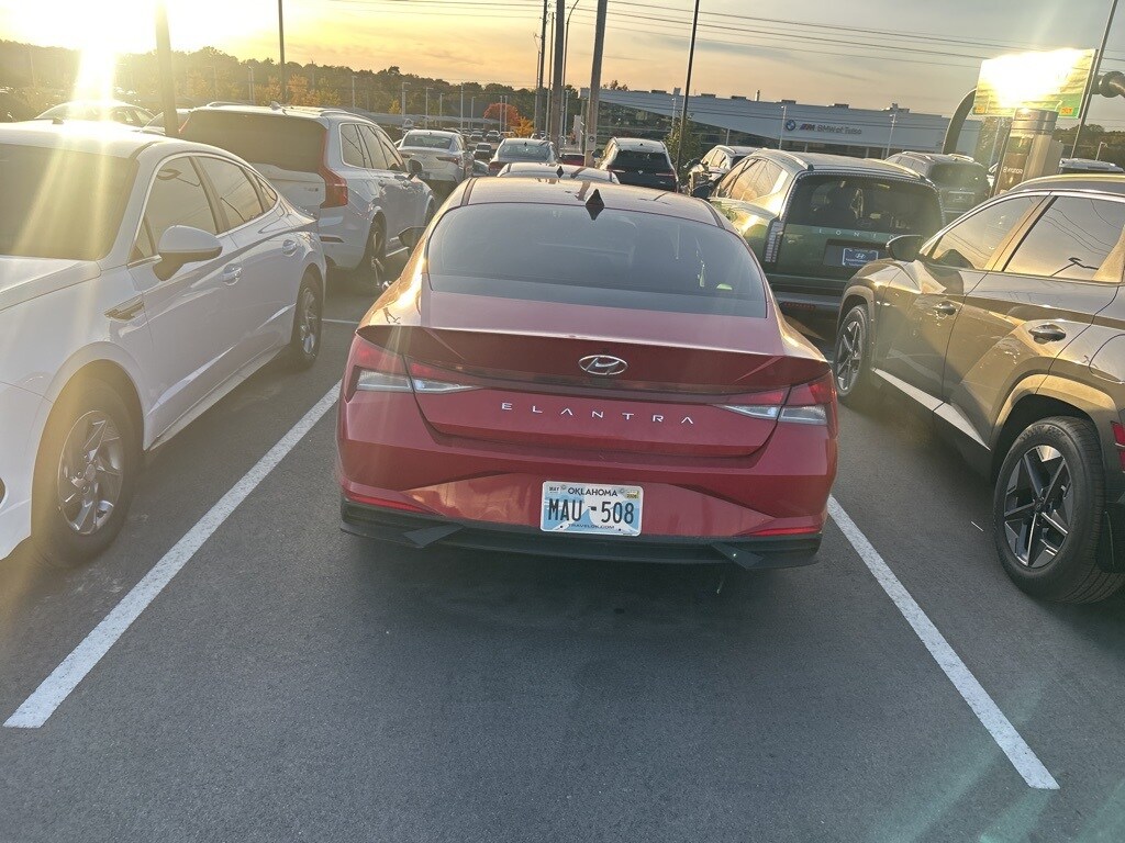 Used 2022 Hyundai Elantra SE Sedan