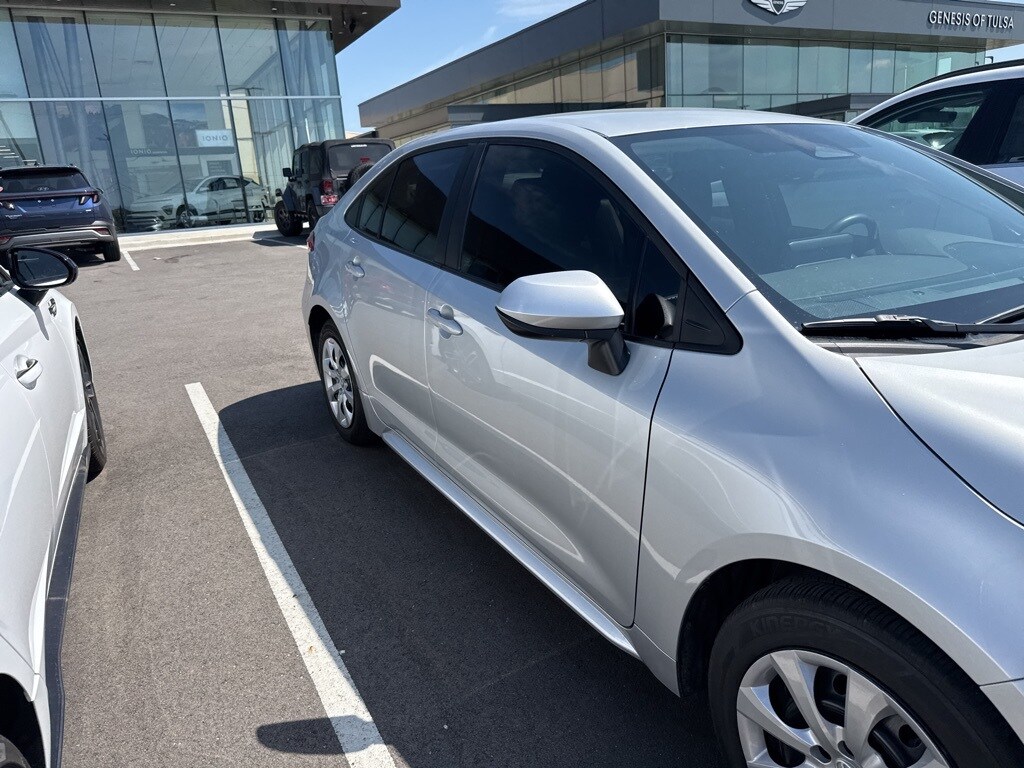 2023 Toyota Corolla LE photo 3