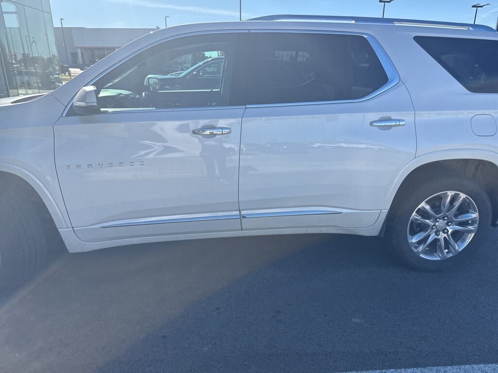 2020 Chevrolet Traverse High Country photo 2