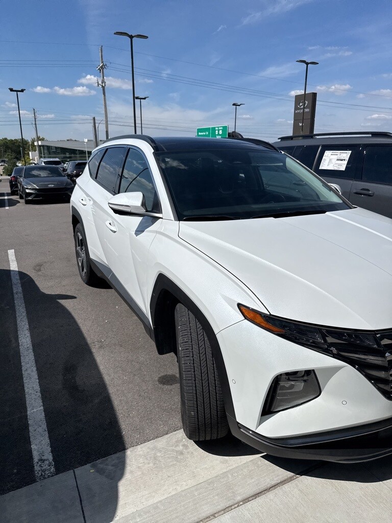 2022 Hyundai Tucson Limited photo 2