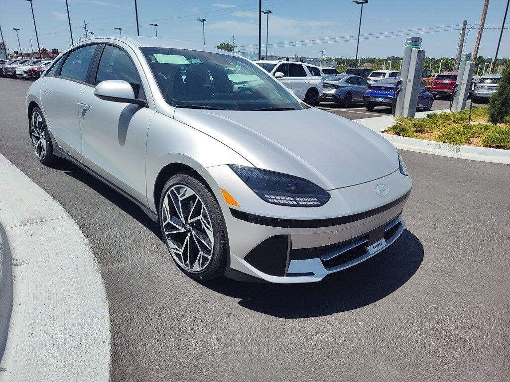 2024 Hyundai Ioniq 6 SEL photo 3
