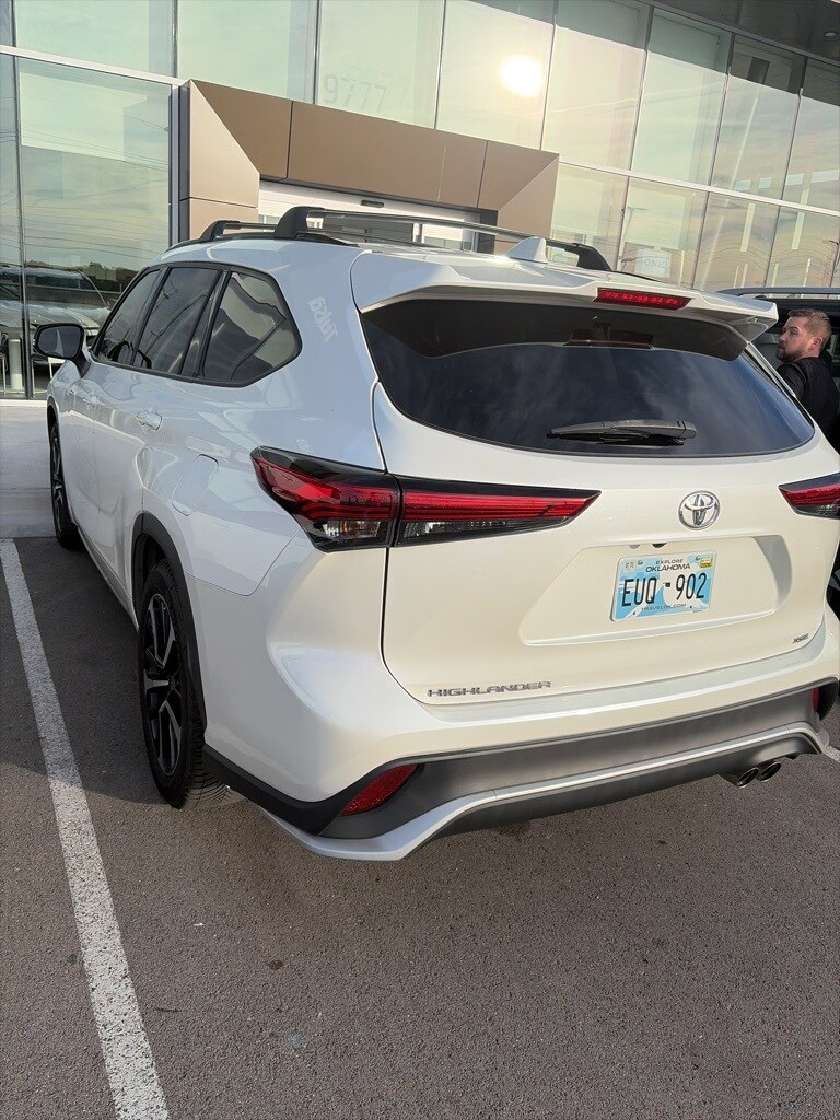 2021 Toyota Highlander XSE photo 2
