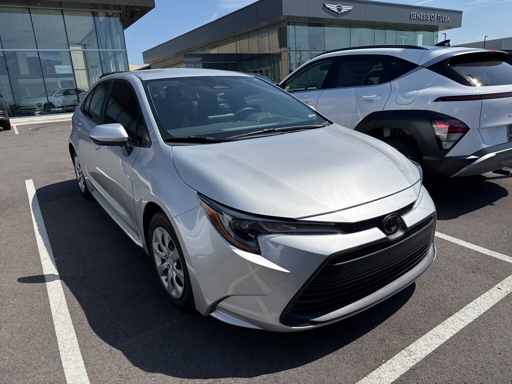 2023 Toyota Corolla LE photo 2