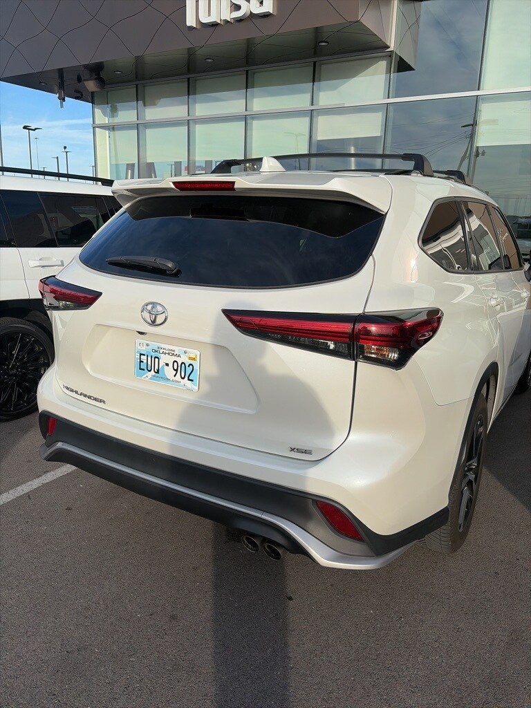 2021 Toyota Highlander XSE photo 3