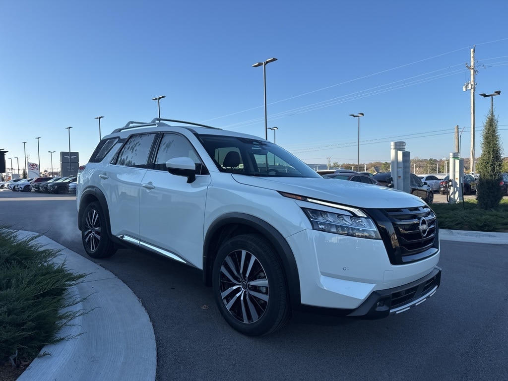 Used 2024 Nissan Pathfinder Platinum SUV