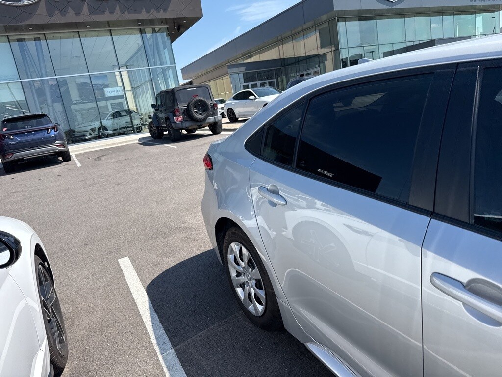 2023 Toyota Corolla LE photo 4