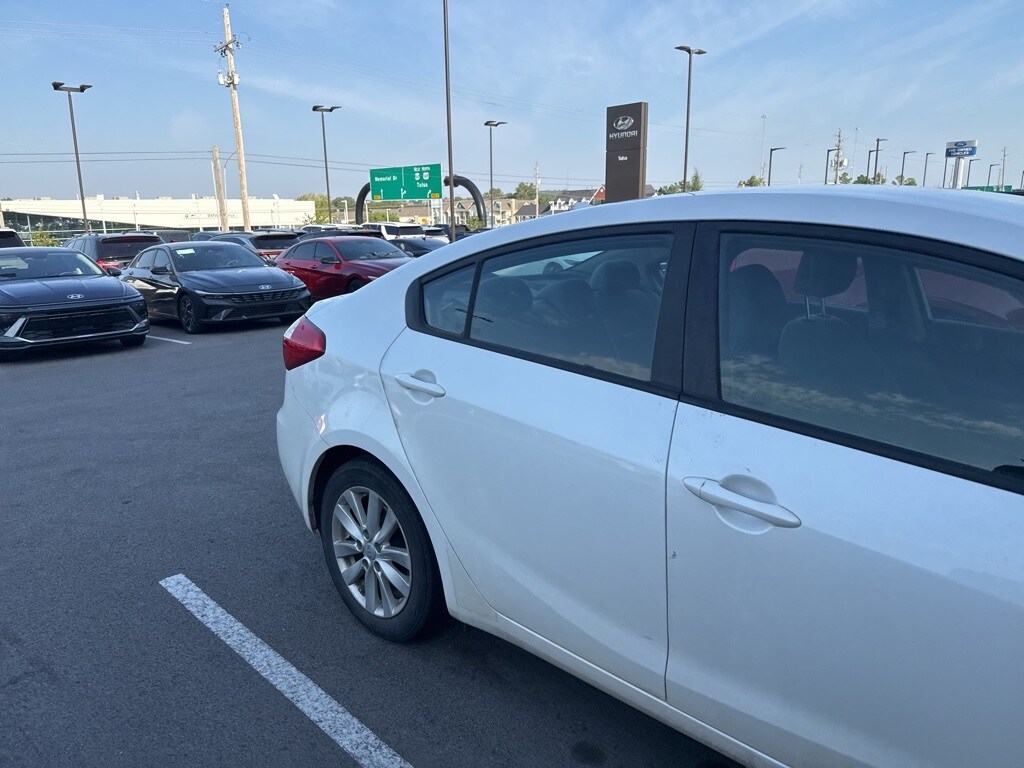 2016 Kia Forte LX photo 3