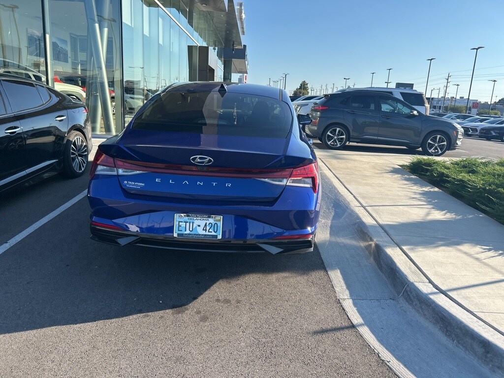 2021 Hyundai Elantra SEL photo 3