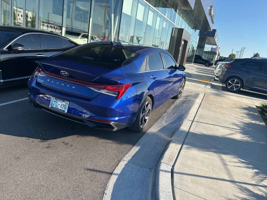 2021 Hyundai Elantra SEL photo 2