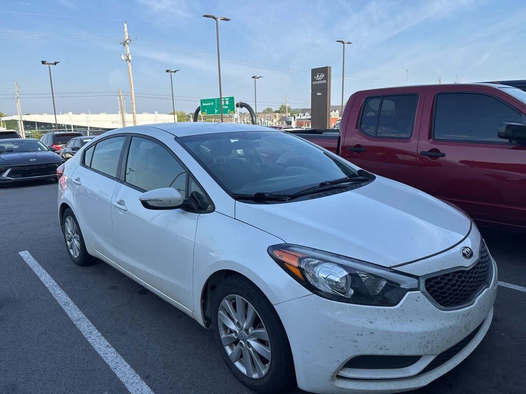 2016 Kia Forte LX photo 2