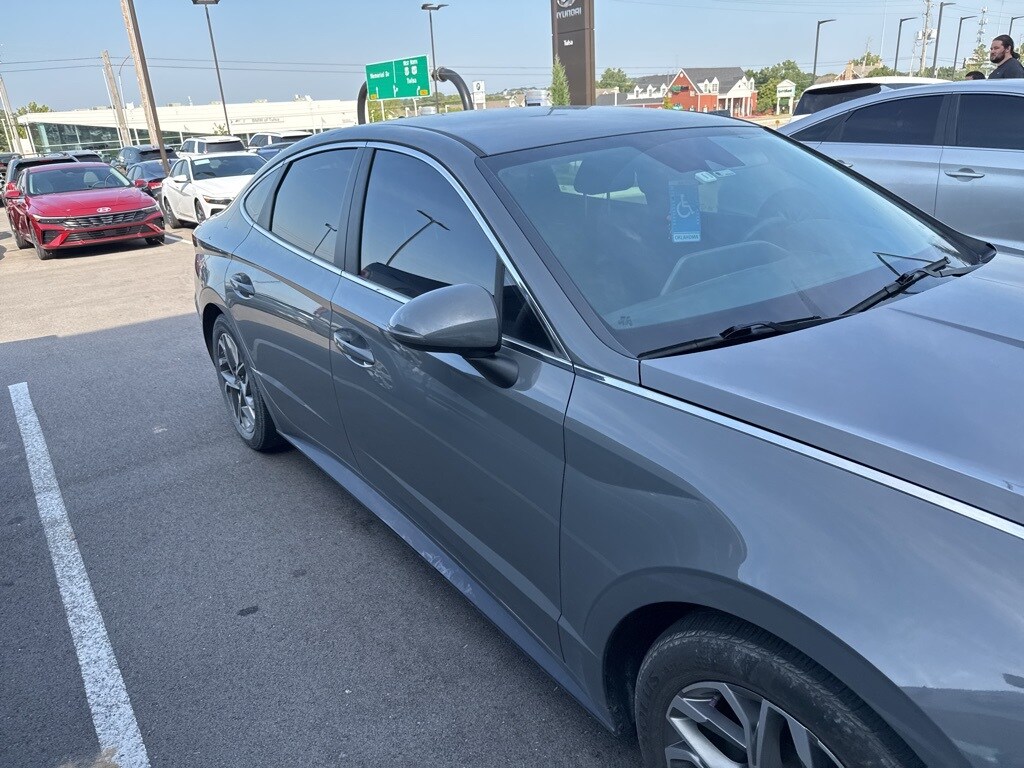 2021 Hyundai Sonata SEL photo 2