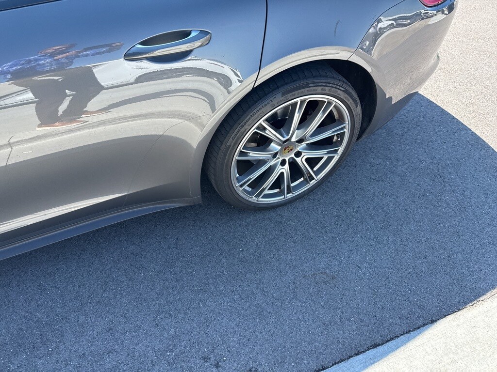 2018 Porsche Panamera Base 4 photo 2
