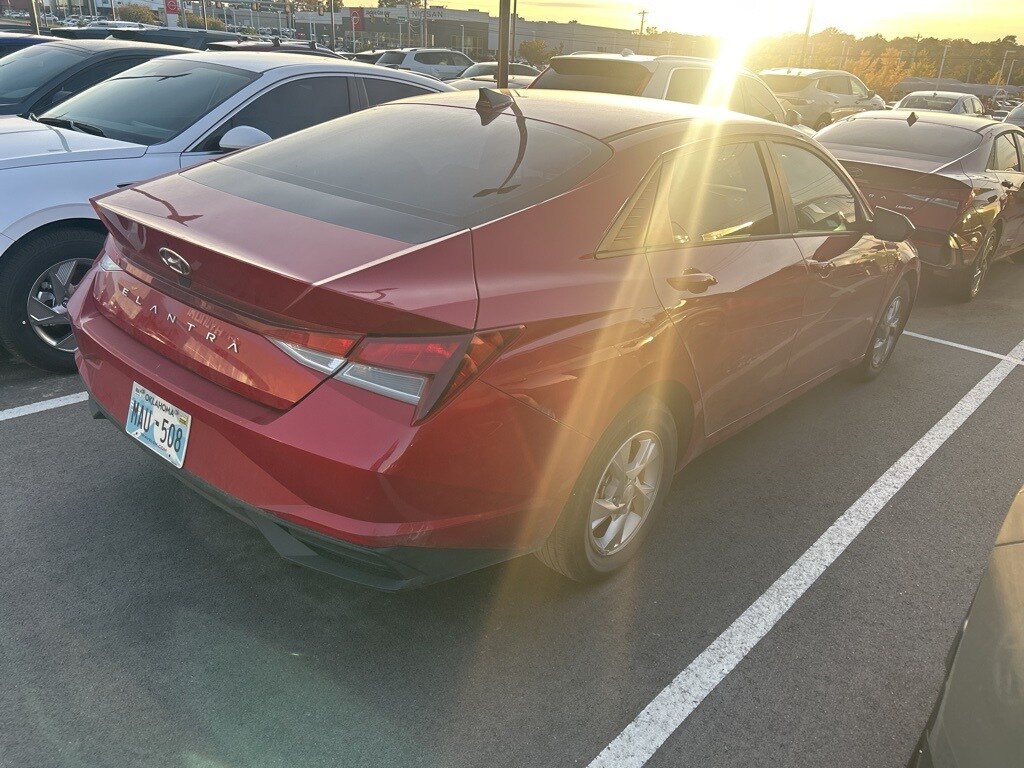Used 2022 Hyundai Elantra SE Sedan