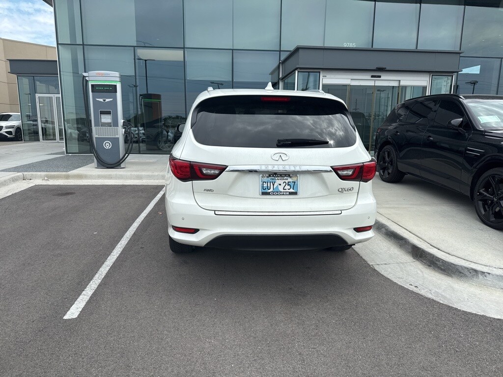 2020 Infiniti QX60 Luxe photo 3