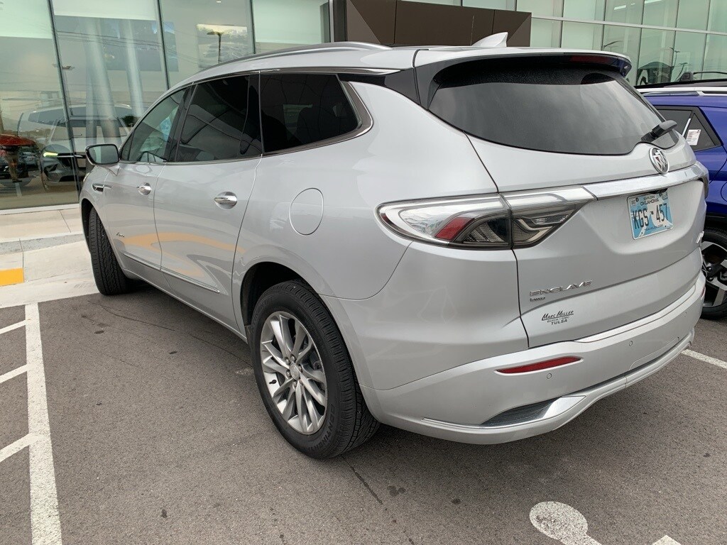 2022 Buick Enclave Avenir photo 2