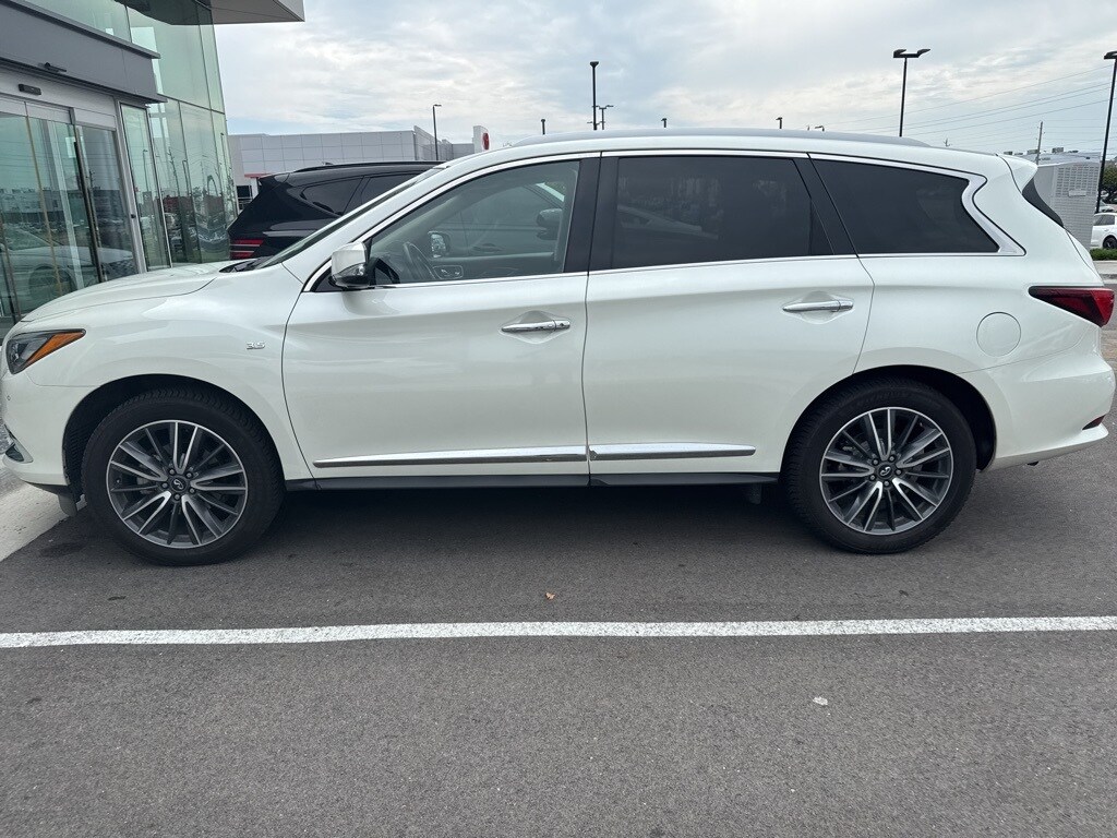 2020 Infiniti QX60 Luxe photo 2