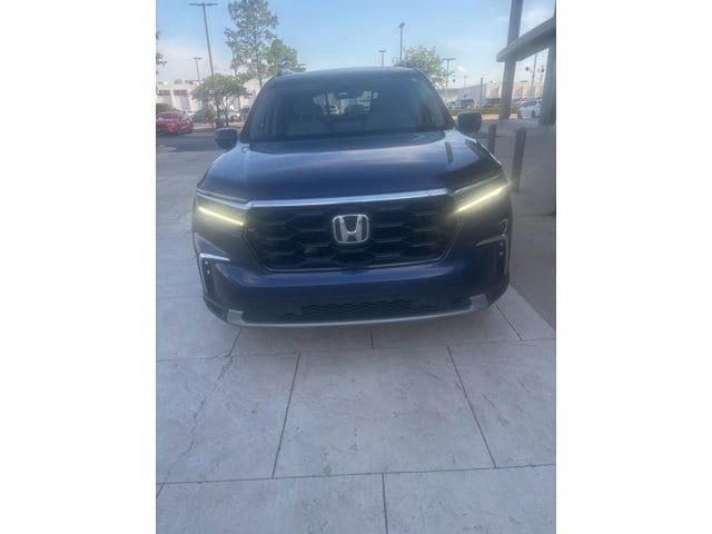 2025 Honda Pilot Touring AWD's photo