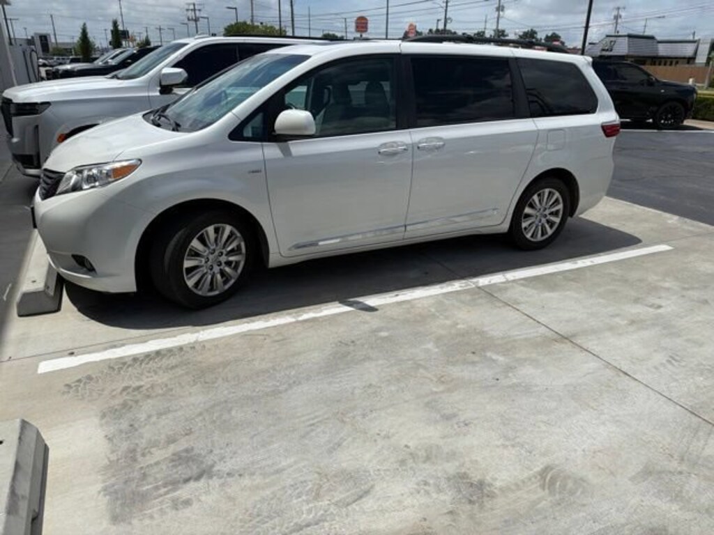 Used 2017 Toyota Sienna