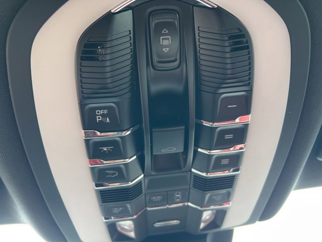 2024 Porsche Macan GTS - Photo 19