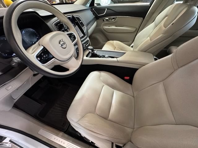 2020 Volvo XC90 T6 Momentum AWD's photo