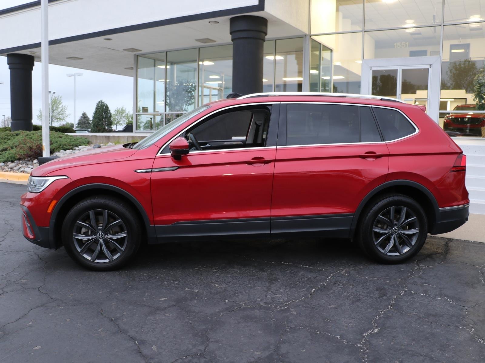 Used 2022 Volkswagen Tiguan SE with VIN 3VV2B7AX5NM135553 for sale in Kansas City