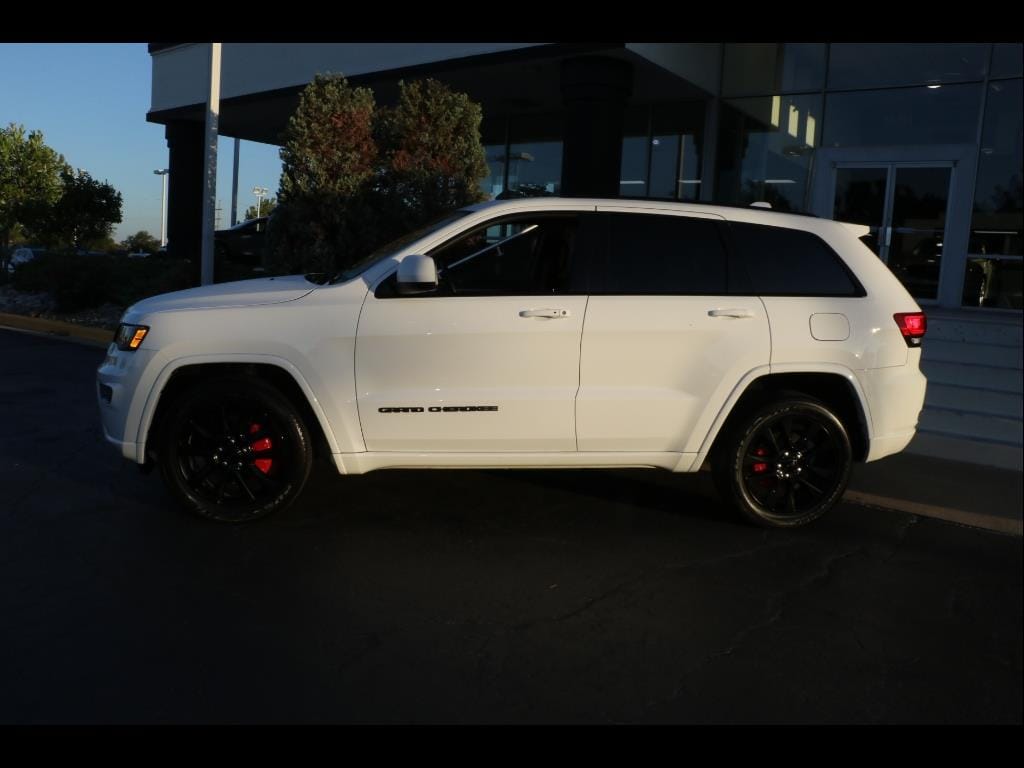 Used 2019 Jeep Grand Cherokee Altitude with VIN 1C4RJFAG5KC594623 for sale in Kansas City