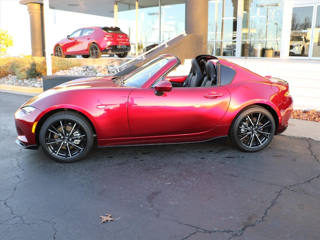 2024 Mazda MX-5 Miata Miata RF Grand Touring photo 2
