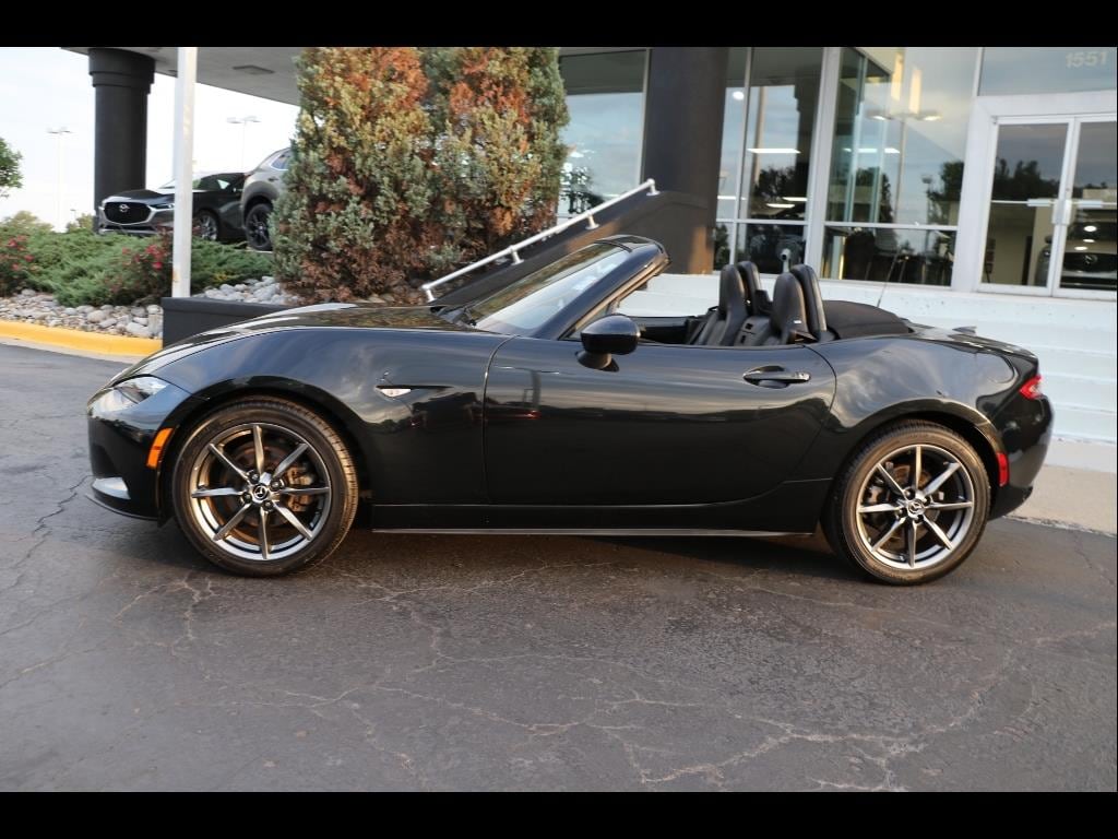 Used 2016 Mazda MX-5 Miata Grand Touring with VIN JM1NDAD72G0101381 for sale in Kansas City