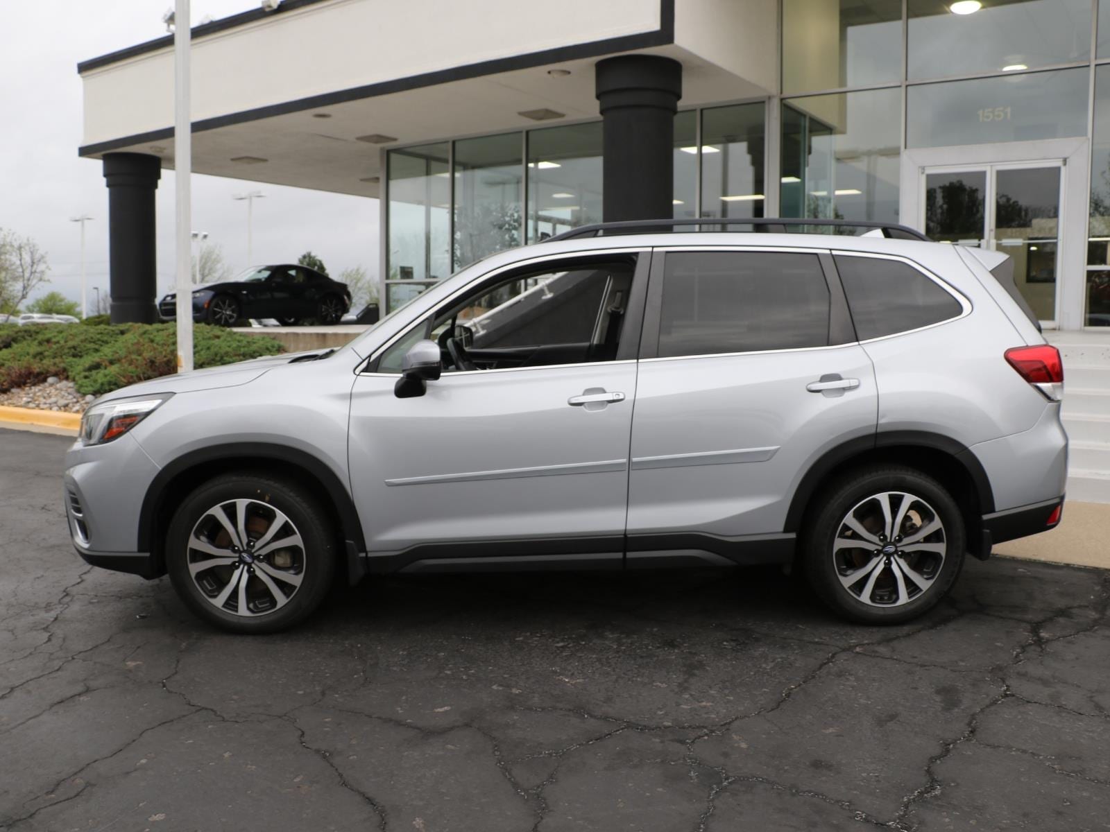 Used 2019 Subaru Forester Limited with VIN JF2SKASC5KH427289 for sale in Kansas City