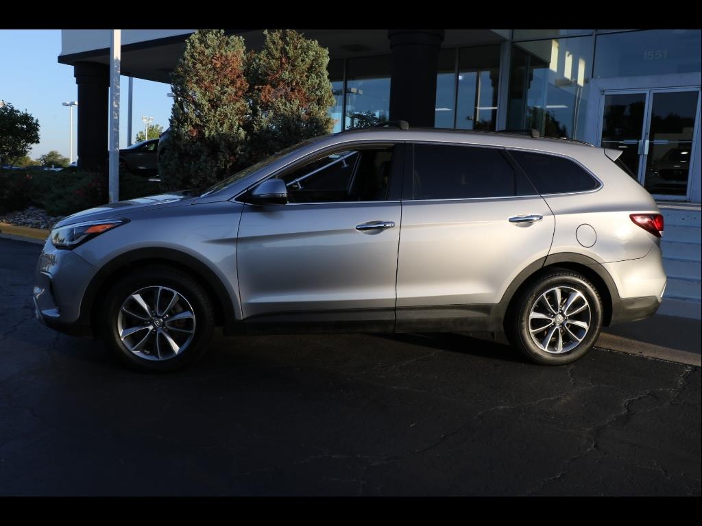 Used 2018 Hyundai Santa Fe SE with VIN KM8SNDHF6JU271046 for sale in Kansas City