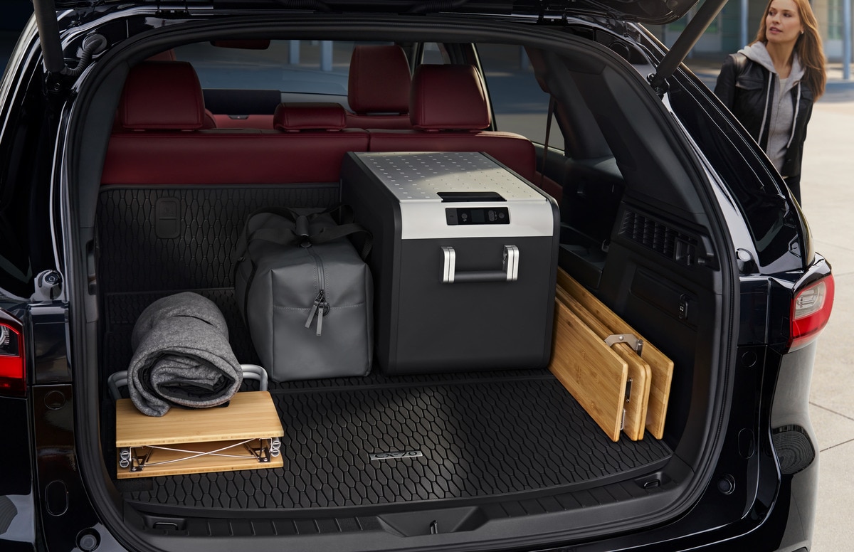 2025-Mazda-CX-70-cargo-loaded.jpg
