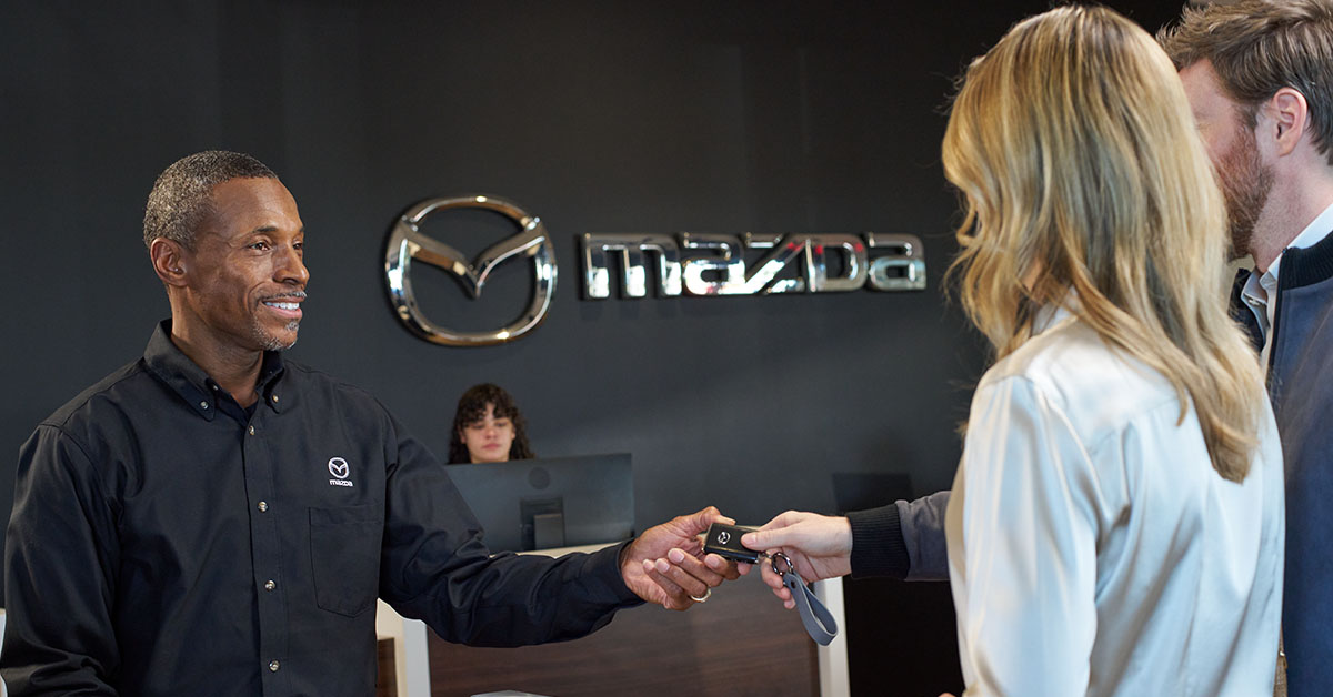 Mazda_Service_ServiceBay_Customer_6_1200x628.jpg