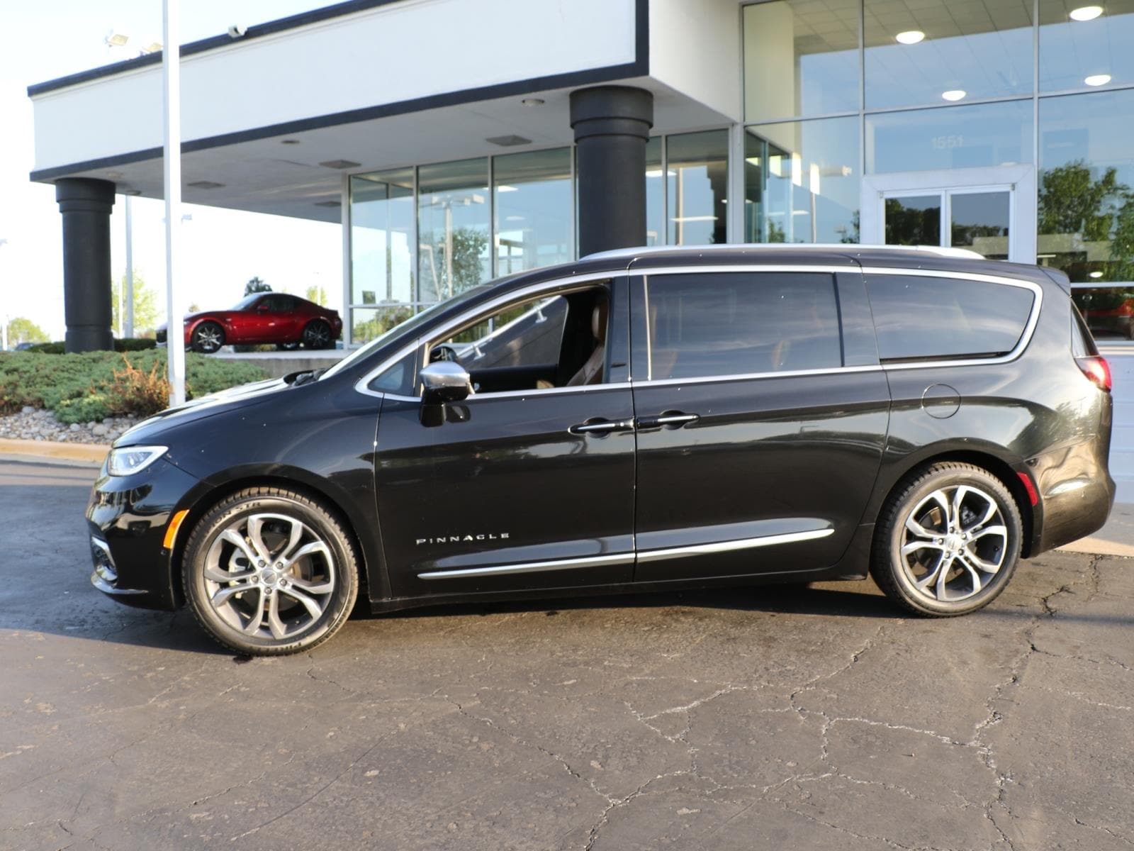 Used 2022 Chrysler Pacifica Pinnacle with VIN 2C4RC1PG1NR101889 for sale in Kansas City