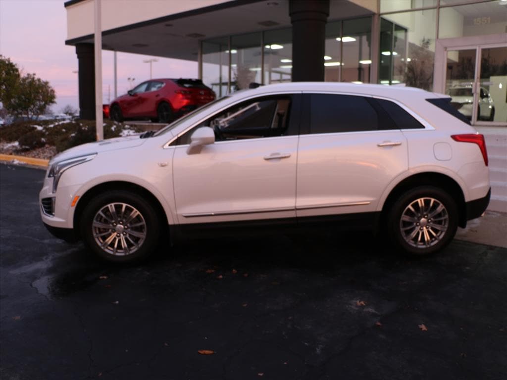Used 2019 Cadillac XT5 Luxury with VIN 1GYKNDRS0KZ223072 for sale in Kansas City