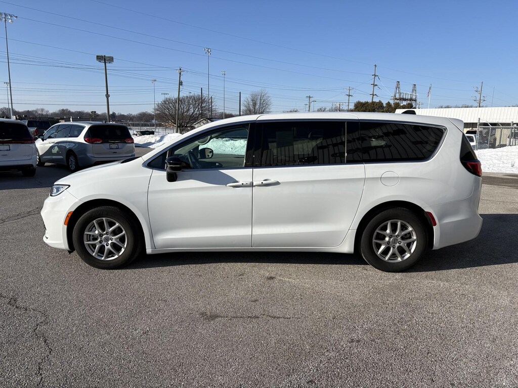 Used 2024 Chrysler Pacifica Passenger Minivan