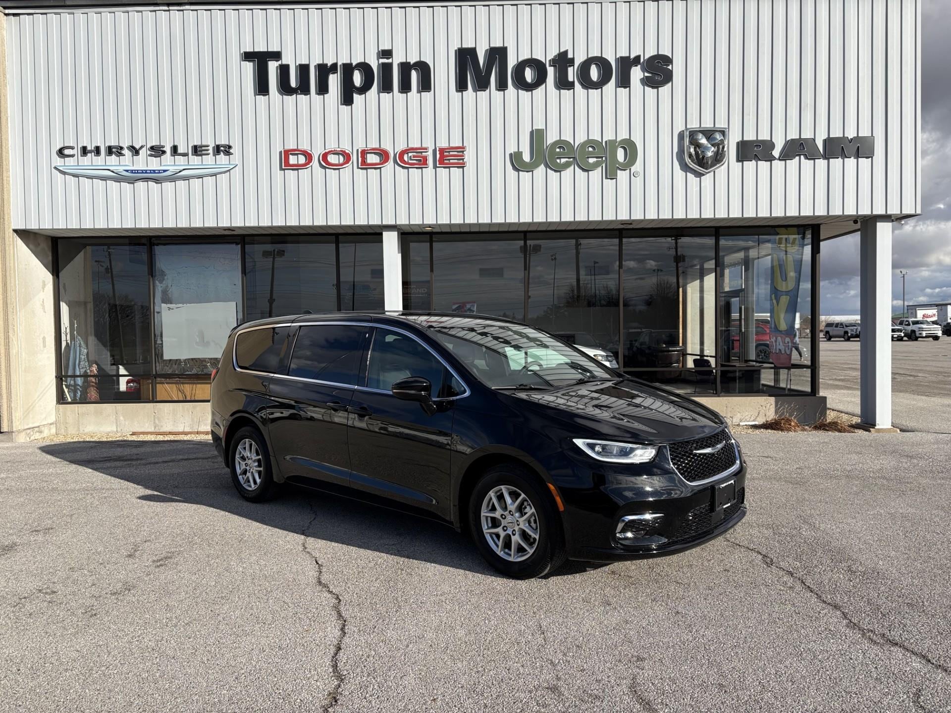 2025 Chrysler Pacifica Select