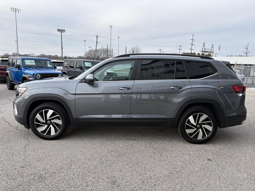 Used 2025 Volkswagen Atlas SE w/Tech Sport Utility Vehicle