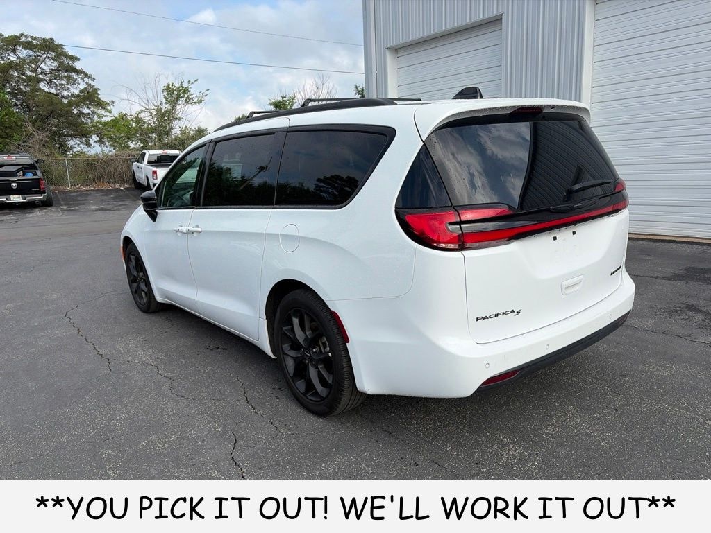 Used 2025 Chrysler Pacifica Limited Van Passenger Van