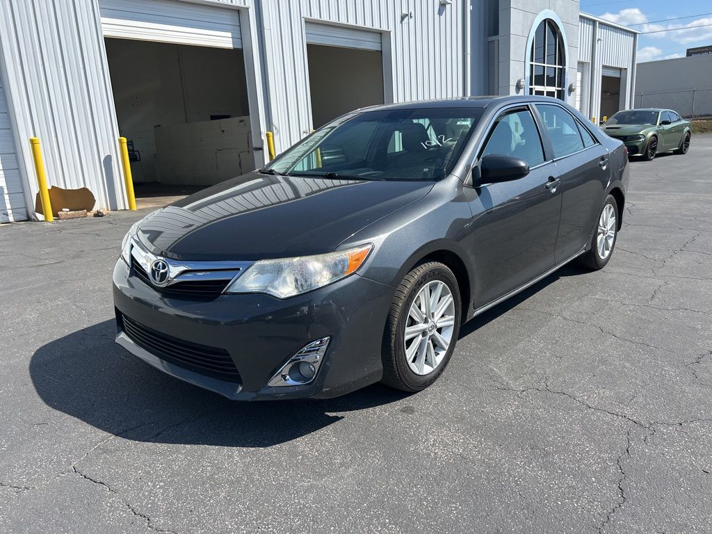 2013 Toyota Camry XLE photo 3