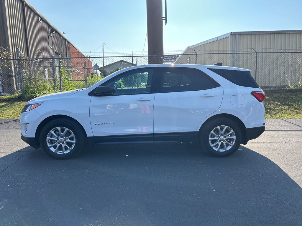 2021 Chevrolet Equinox LS photo 4