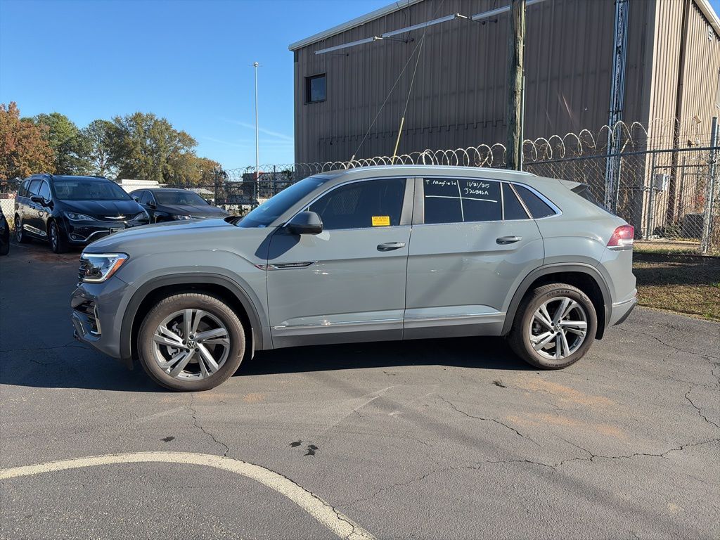 2024 Volkswagen Atlas Cross Sport SEL R-Line photo 3