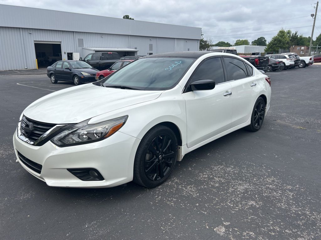 2017 Nissan Altima 2.5 SR photo 3