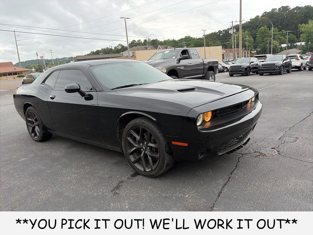 2022 Dodge Challenger SXT Auto's photo