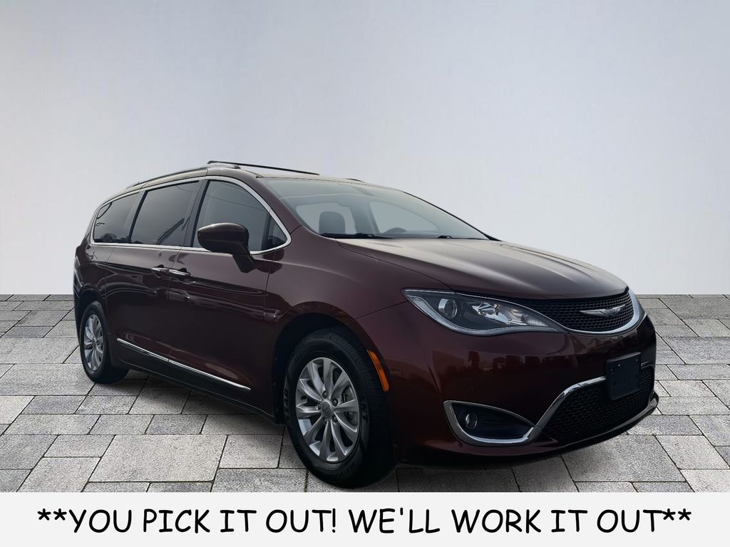 2018 Chrysler Pacifica Touring L's photo