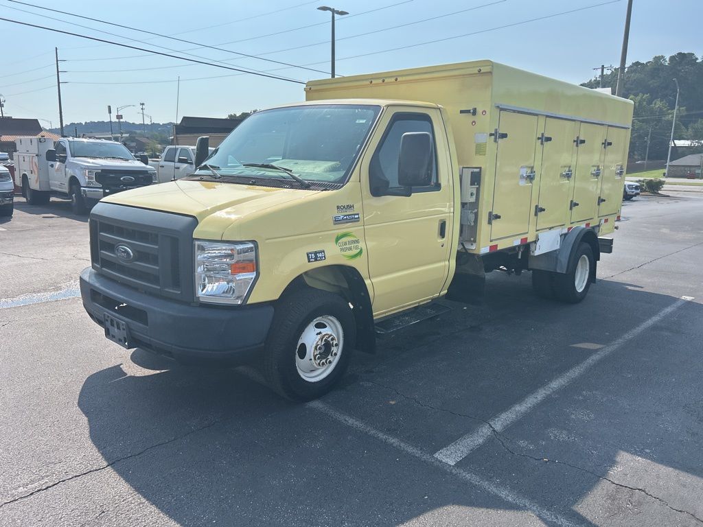 2019 Ford E-450 Cutaway photo 2