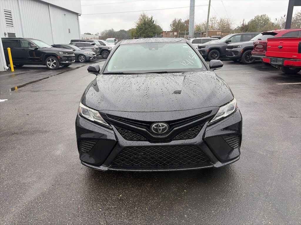 Used 2020 Toyota Camry SE Sedan