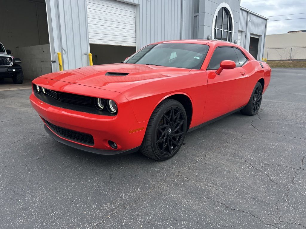 2022 Dodge Challenger SXT photo 3